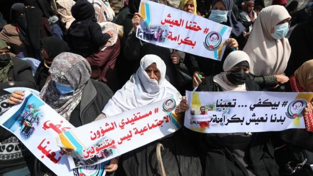 مستفيدو الشؤون بغزة يصرخون: 