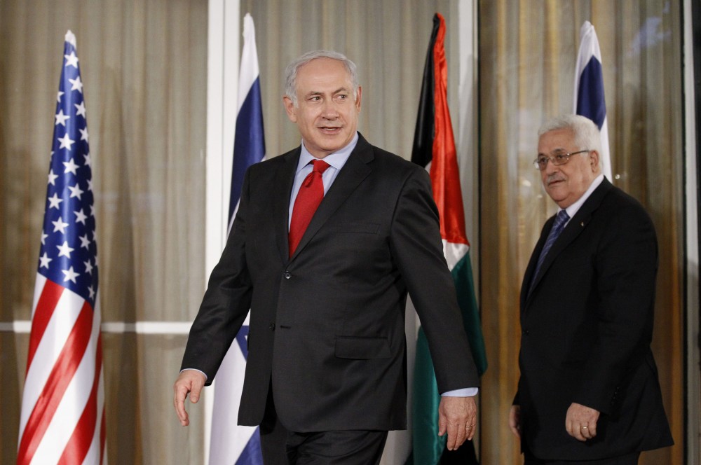 لقاء سابق للرئيس الفلسطيني ورئيس حكومة الاحتلال