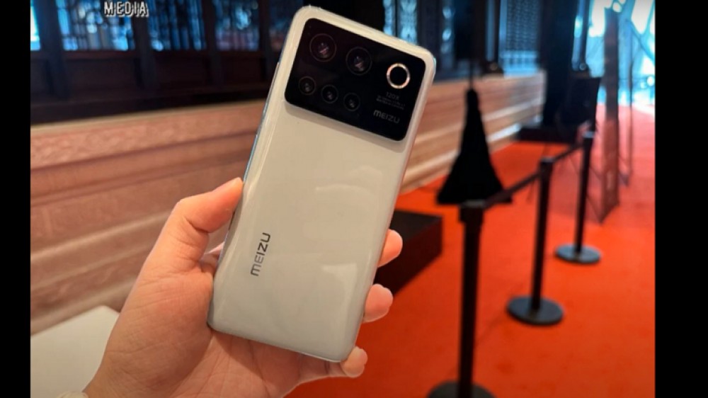Meizu تتحدى سامسونغ من جديد بهاتف فائق المواصفات