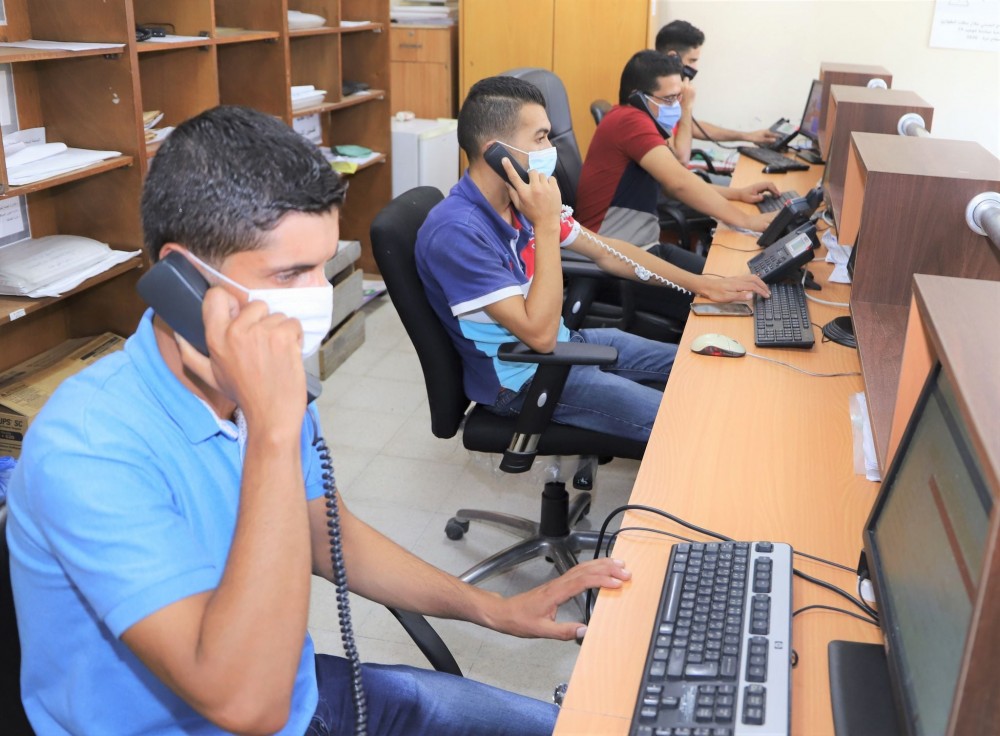 الكوادر العاملة في خدمة الاتصال الهاتفي 