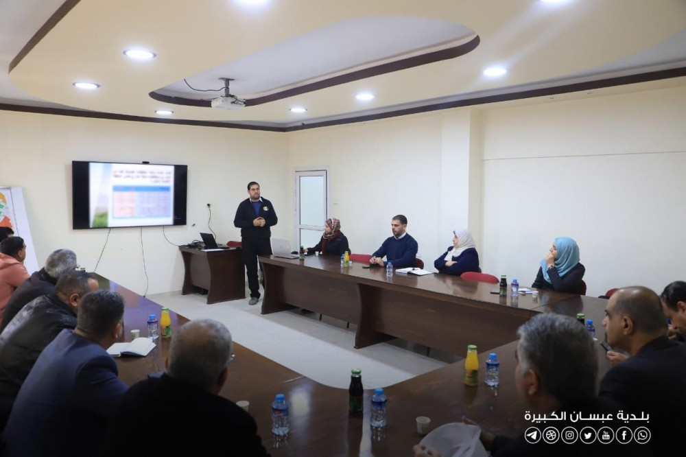 بلدية عبسان الكبيرة تستقبل لجنة مناقشة المناطق الإقليمية 