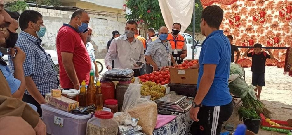 1188الطوارئ العليا برفح تنفذ جولات مكثفة على نقاط بيع الخضار بالجملة62451_3319438854802178_6112292107125760212_n
