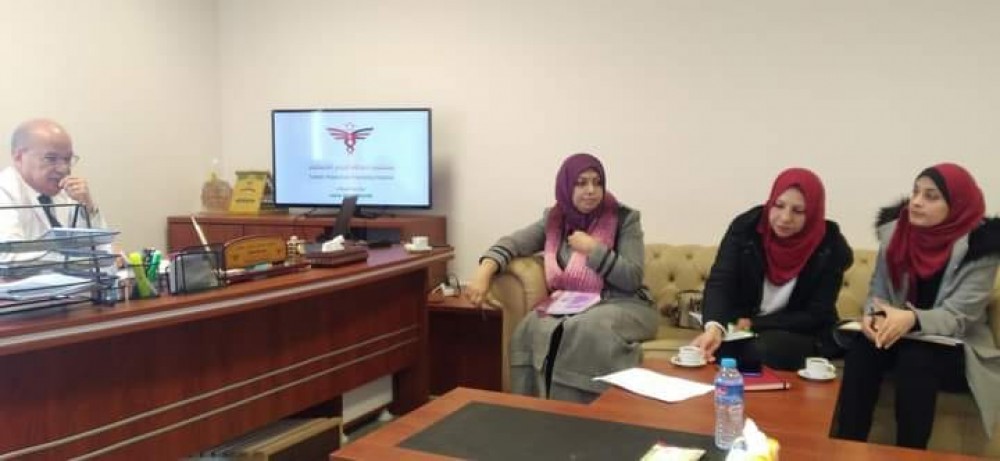  مستشفى الصداقة يناقش عدة مشاريع لتمكين مريضات السرطان