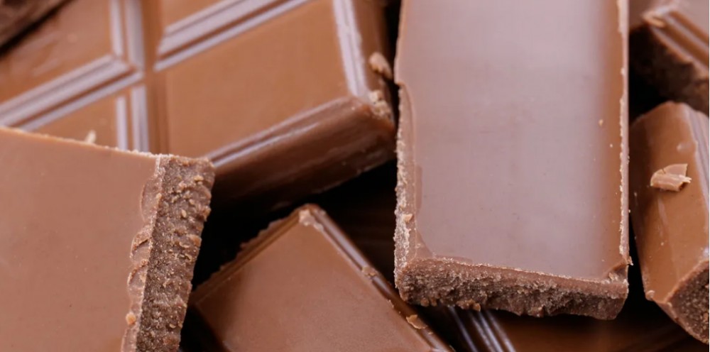 سحب شوكولاتة شهيرة من الأسواق.. تحتوي على 