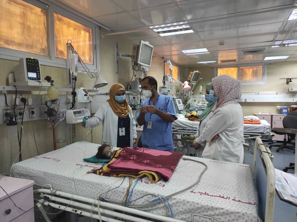 مستشفى النصر للأطفال تُدرب فريق تمريضي  للعمل بالعناية المركزة 