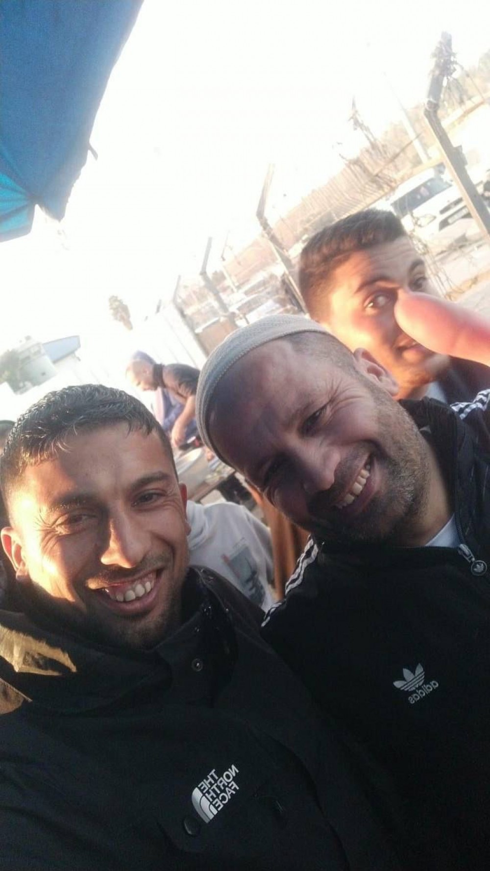 قوات الاحتلال تفرج عن الشيخ عبد الغني دويكات والد الشهيد إسلام دويكات من بلدة بيتا جنوب نابلس.