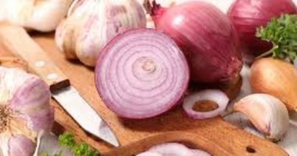 عزز مناعتك ضد نزلات البرد والسعال بتناول البصل والثوم 