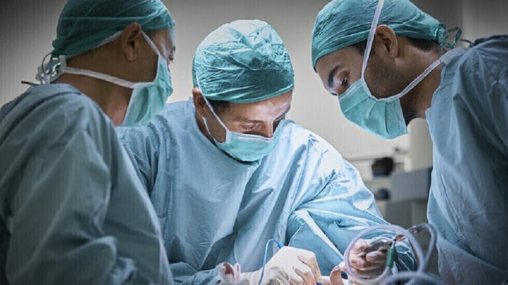 مستشفى شهداء الأقصى تجري عمليات معقدة في جراحات الأطفال 