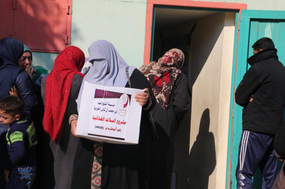 الجمعية الإسلامية في مخيم جباليا توزع طروداً غذائية لـ 112 اسرة فقيرة