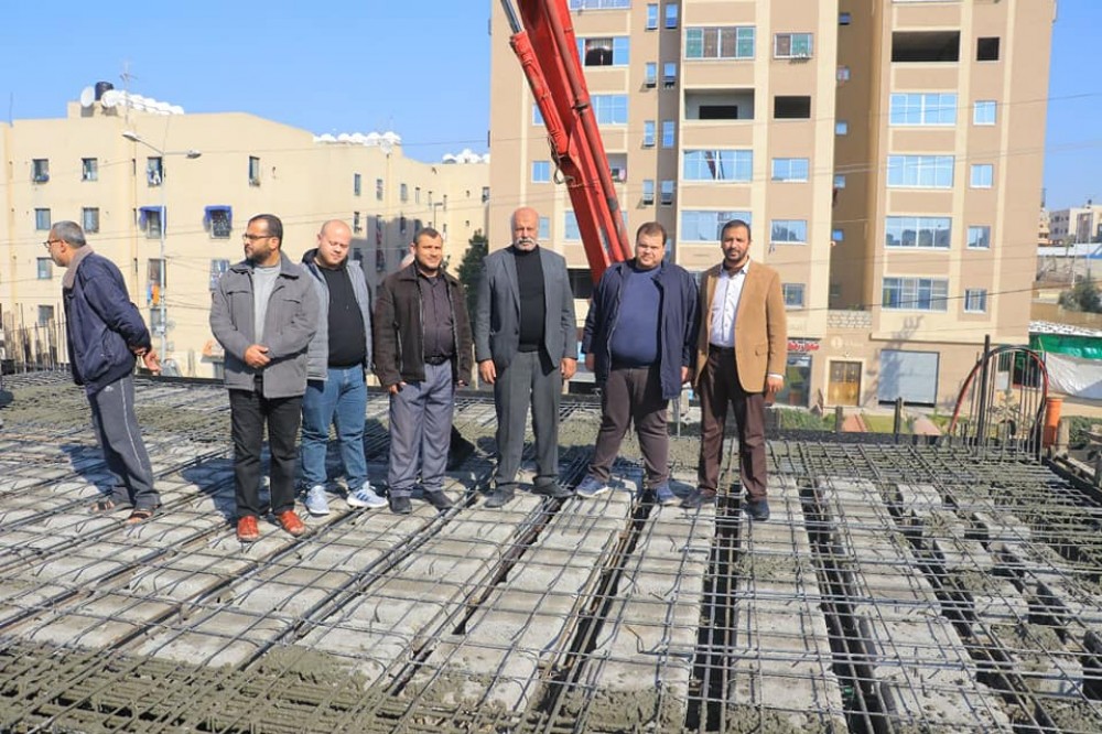 مدير أوقاف الشمال يتفقد أعمال إعادة بناء مسجد الحاج 