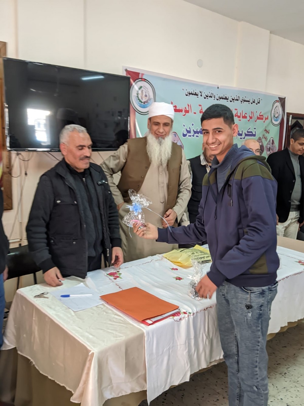 التنمية تكرم الفائزين بالمسابقة الثقافية لطلاب مركز الرعاية الاجتماعية الوسطى