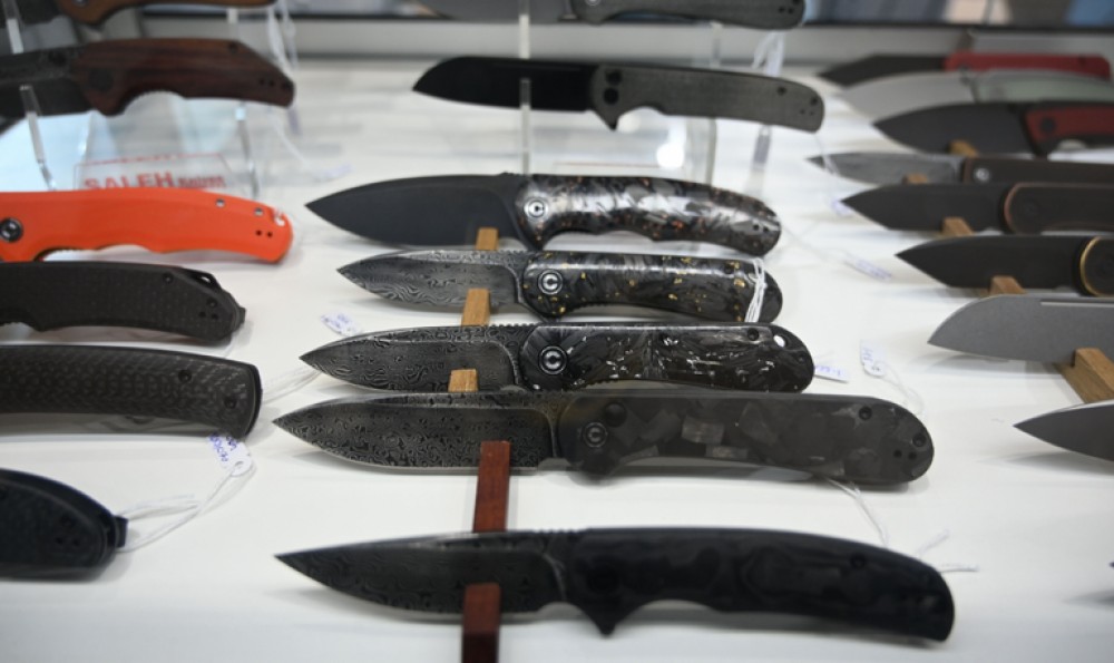 196-142250-first-knife-auction-3