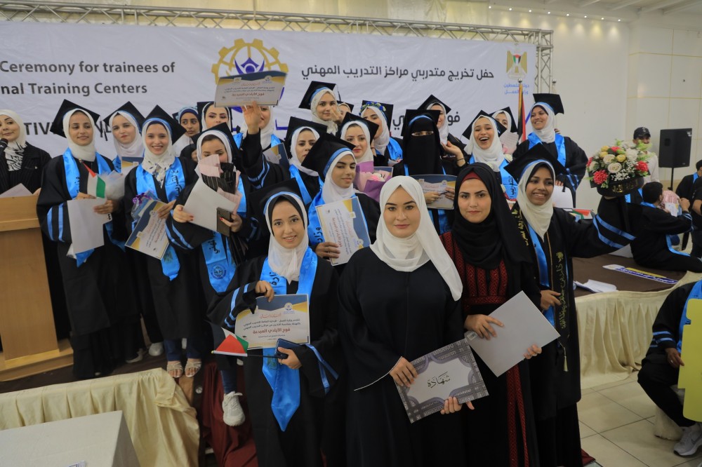 خريجات من مراكز التدريب المهني لهذا العام 