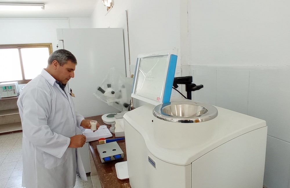 الاقتصاد: دائرة المختبرات تجري 51 فحصاً للسلع والمنتجات خلال اسبوع