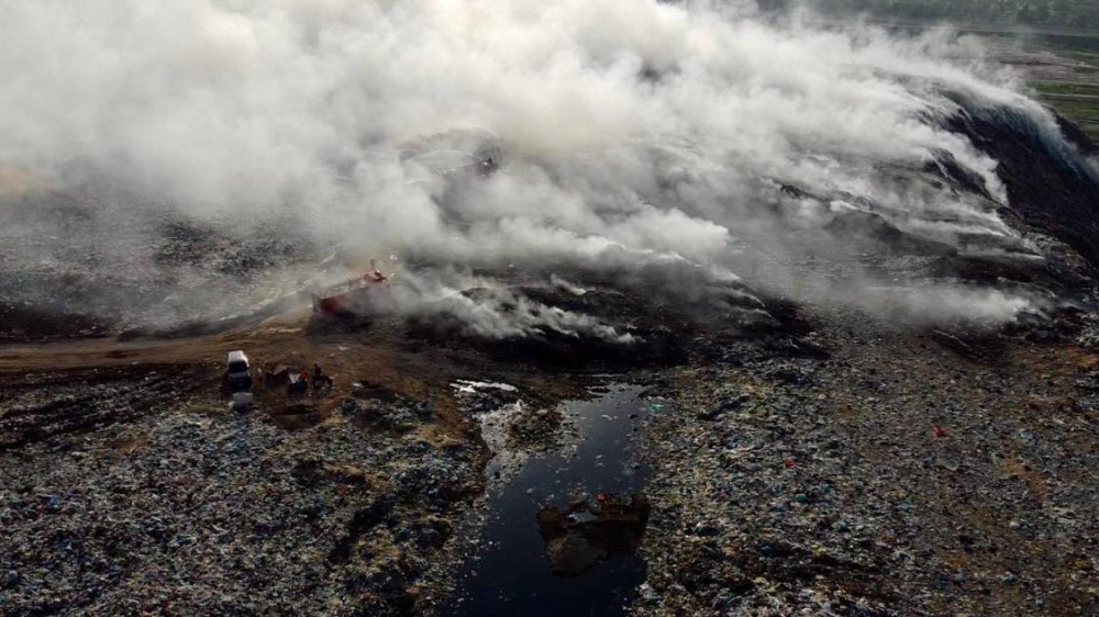 حريق مكب جحر الديك