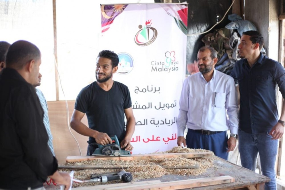 بإشراف