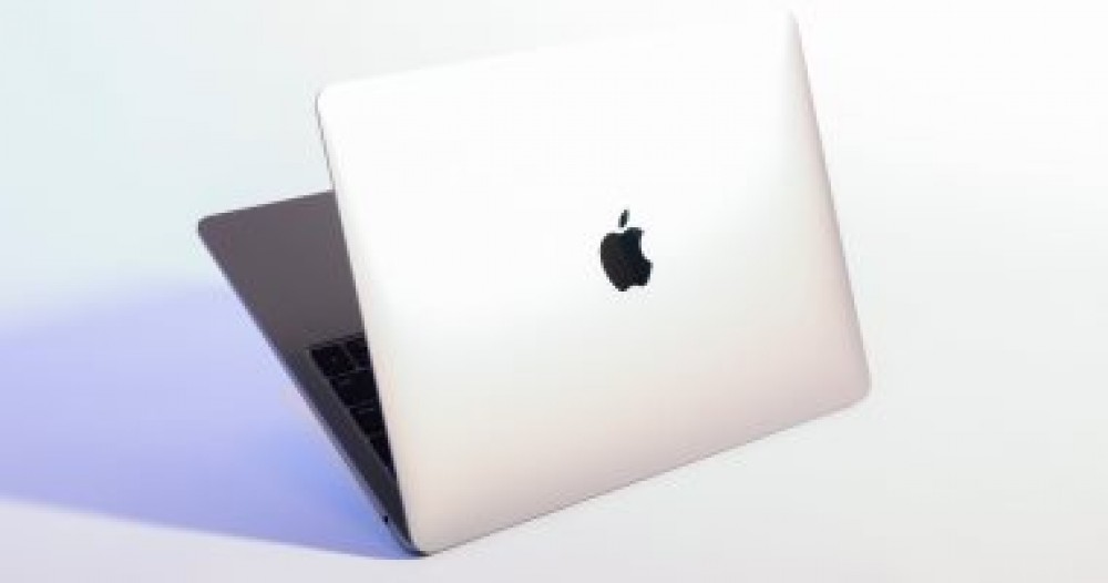 هل تطلق آبل جهاز ماك بوك قابل للطى؟