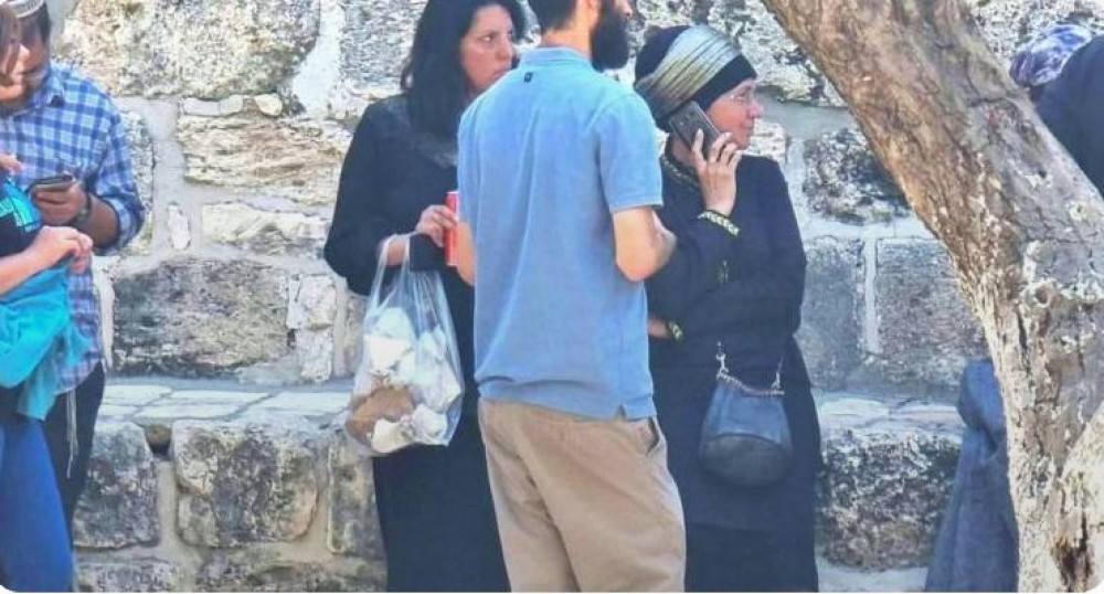 عشرات المستوطنين يقتحمون الأقصى بحماية الاحتلال 