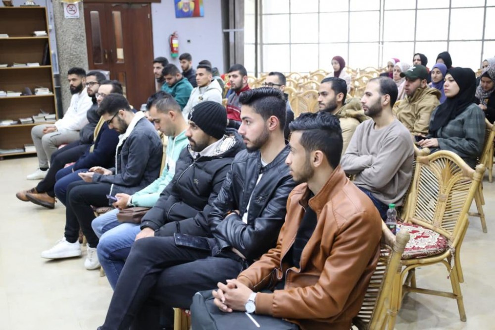 تشغيل العمل تشارك في ورشة خاصة بتعزيز العمل عن بعد