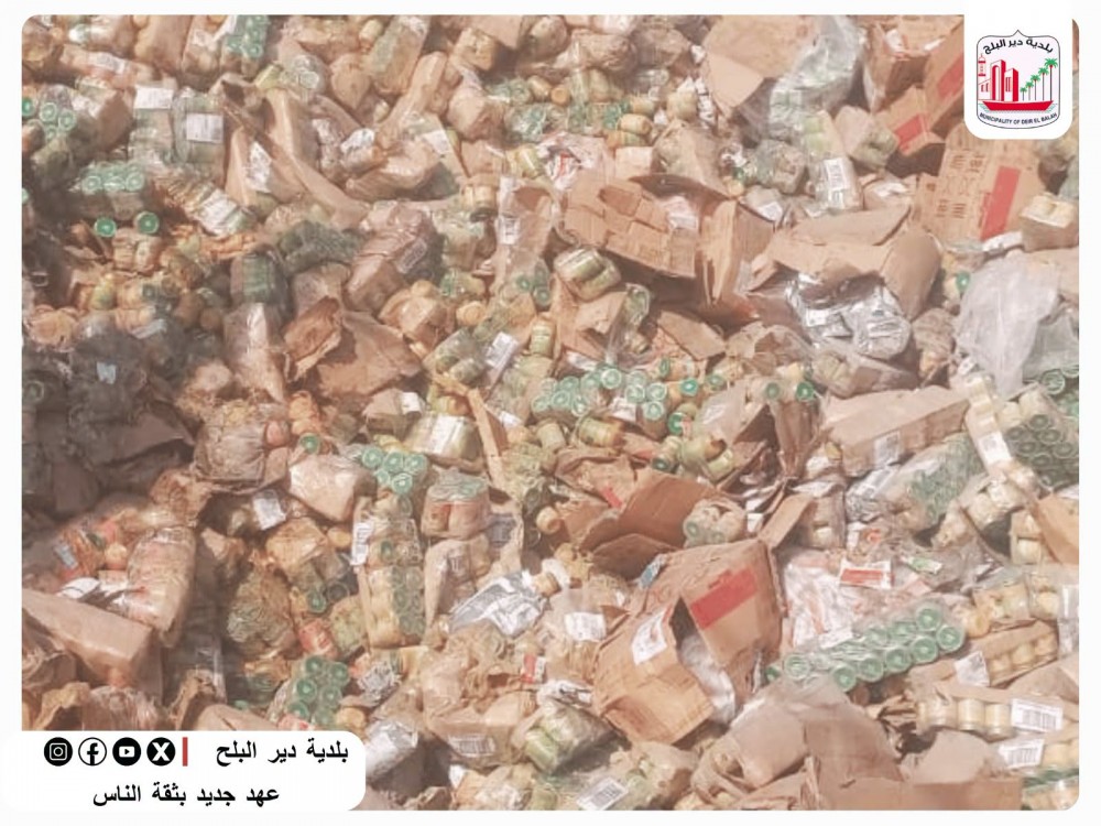  بلدية دير البلح تتلف مواد غذائية متضررة نتيجة القصف جنوب المدينة