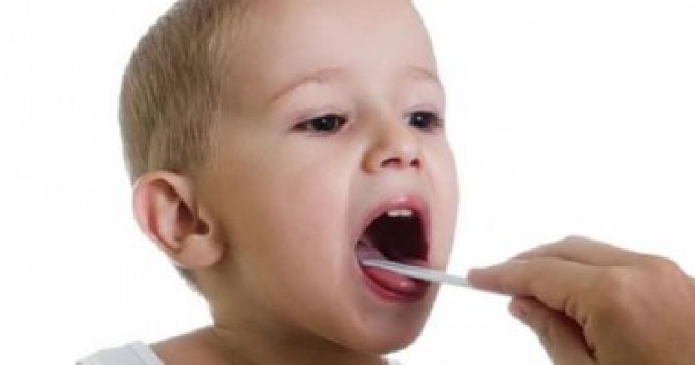 التهاب الحلق.. أعراض وعلامات لطفلك.. ومتى تستدعى الطبيب؟