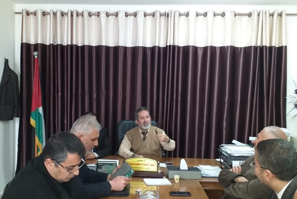 مدير عام المستشفيات يبحث آليات فرز العائدين على مراكز الحجر الصحى 