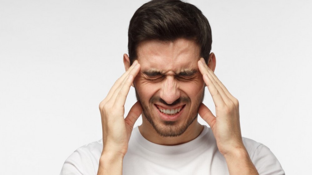 7 أعراض جسدية تحدث بسبب الإجهاد منها الصداع المستمر