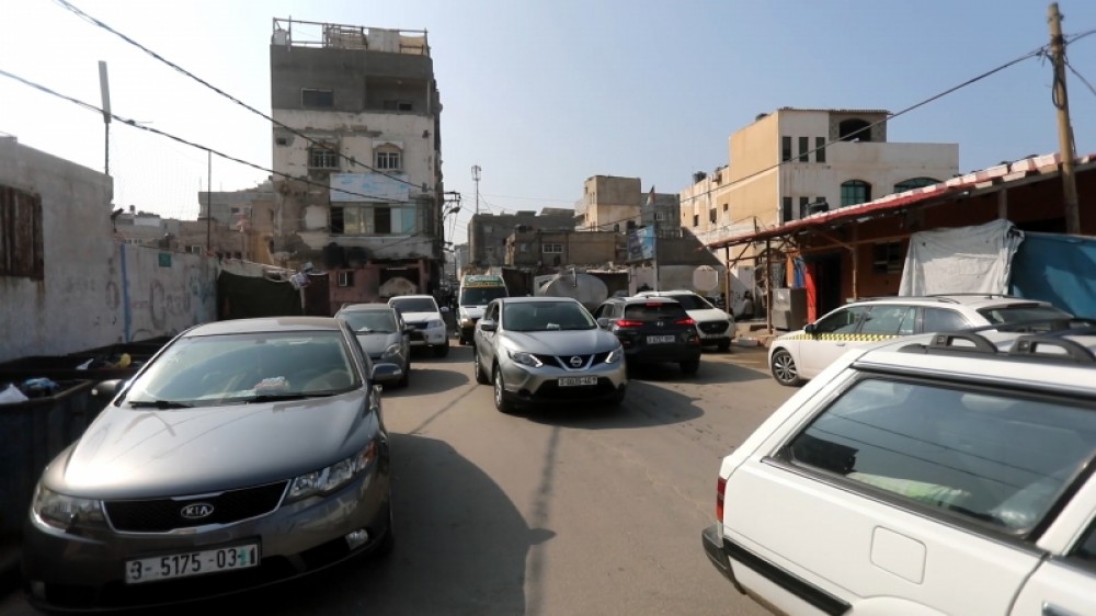 الاكتظاظ في الشارع جراء ضيق المساحة 