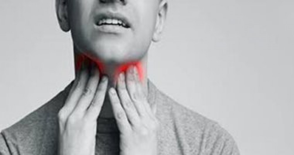 4 طرق لعلاجات منزلية تساعد في تخفيف أعراض التهاب الحنجرة