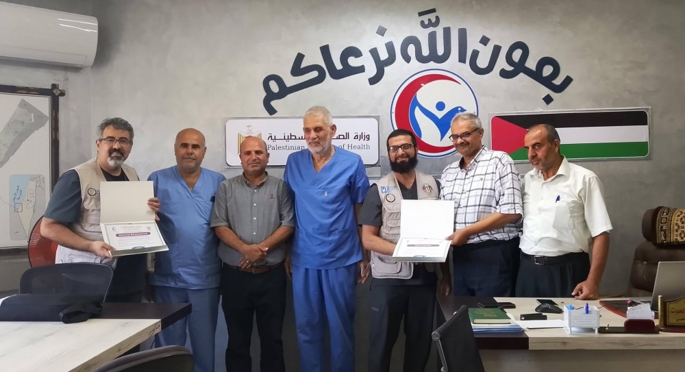 مجمع ناصر الطبي يكرم وفد (PAMA) بعد مهمة علاجية نجاحها حافل
