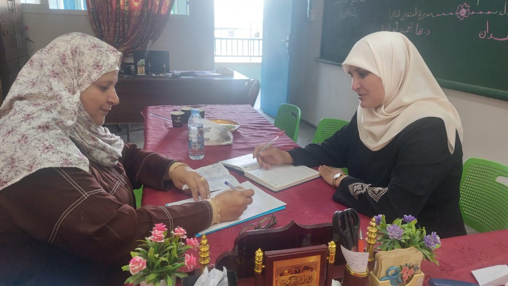 وزارة المرأة  تبحث مع 