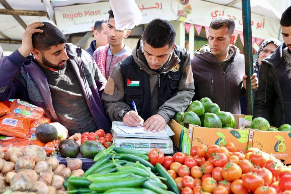 اللجنة العليا لضبط الأسعار في قطاع غزة تواصل جولات الرقابة على الأسواق