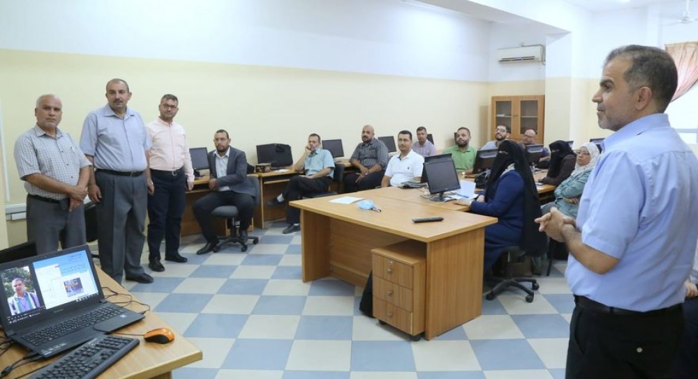 تعليم خان يونس يتفقد دورة الذكاء الاصطناعي