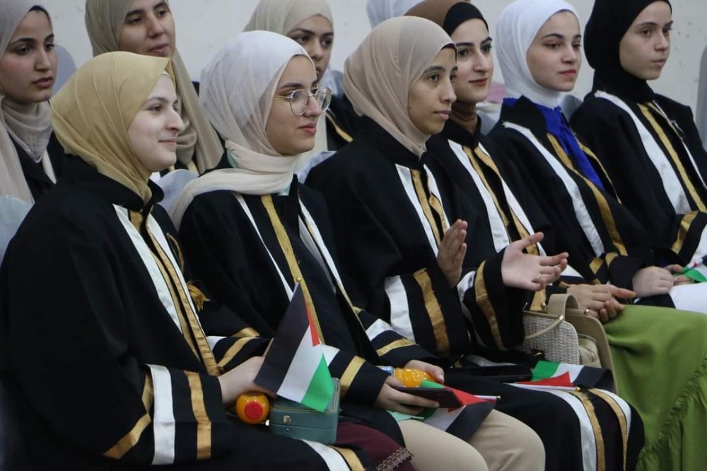 تعليم شمال غزة يُكرم طلبتها المتفوقين في الثانوية العامة 