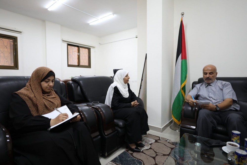 هارون تناقش دراسه حول 