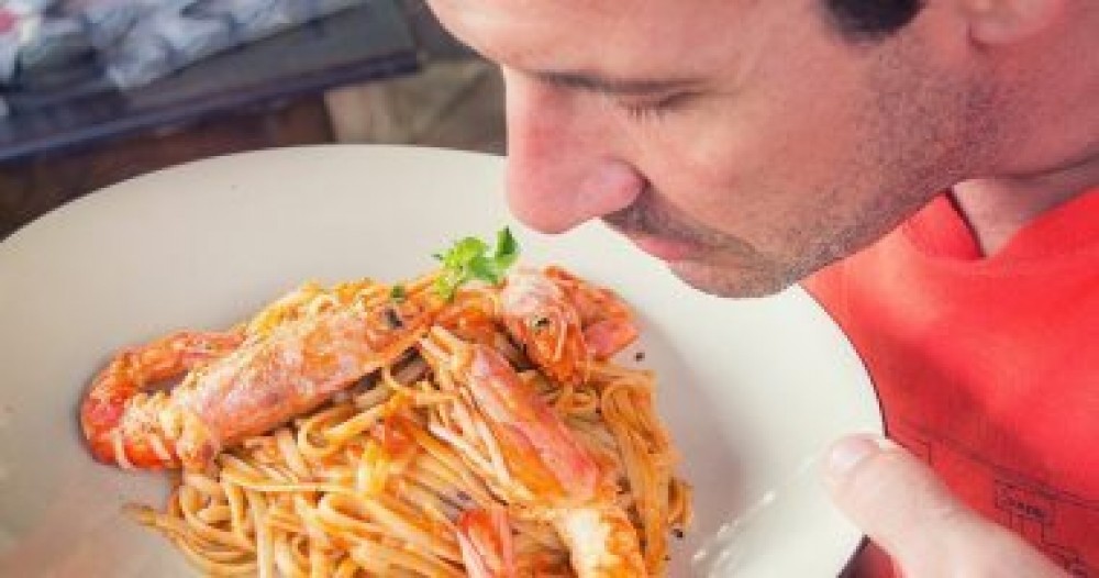 فقدان حاستى الشم والتذوق تعنى تعافى المرضى من كورونا بسرعة