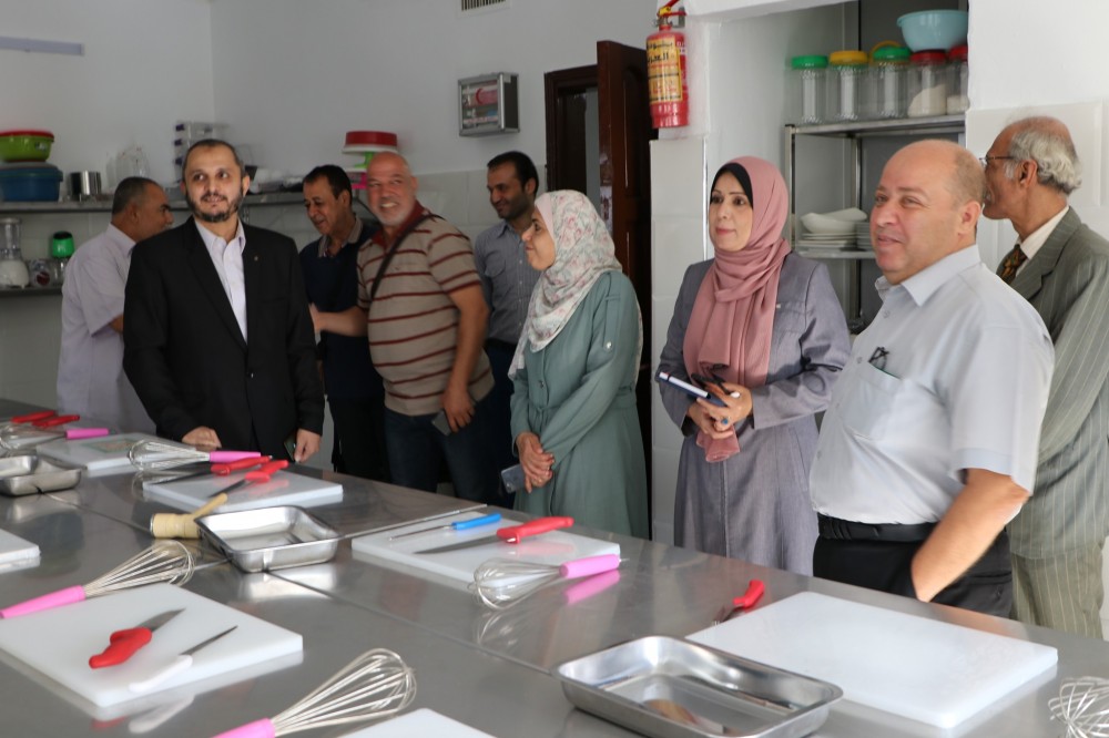 الغصين يتفقد كلية مجتمع غزة للدراسات السياحية والتطبيقية