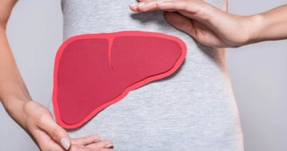 علامات تحذيرية على الإصابة بالكبد الدهنى في الساقين والبطن