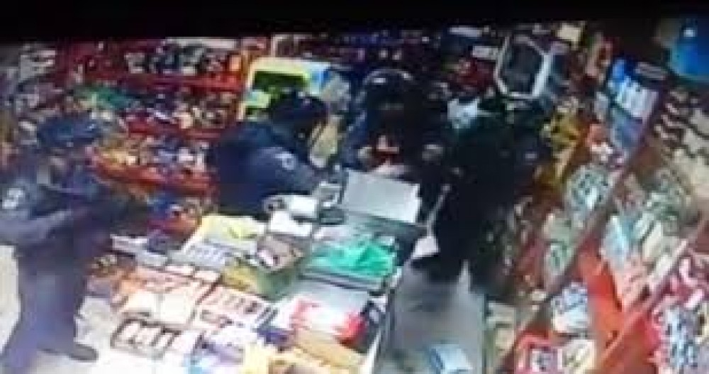 كاميرا متجر تظهر اعتداء شرطة الاحتلال على طفل مقدسي