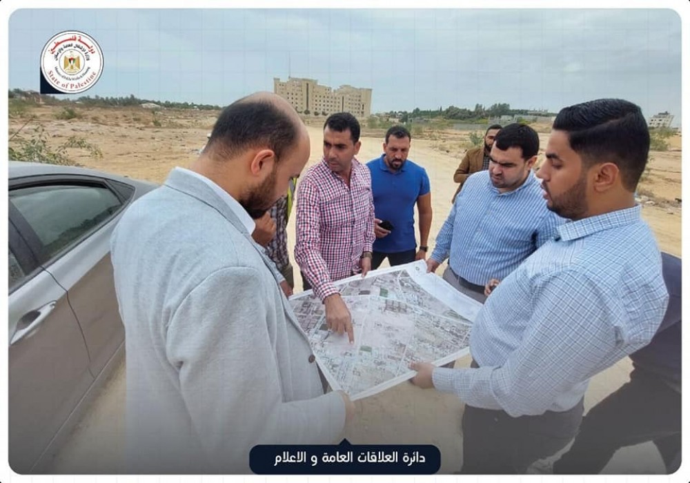 الاشغال تُسلم اللجنة المصرية لإعمار غزة مواقع المدن المصرية المقرر إقامتها في قطاع غزة