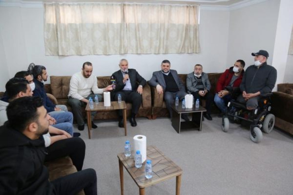 هنية يزور الجرحى