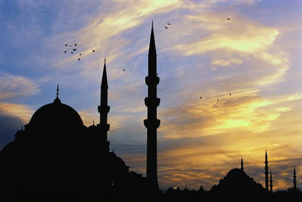 مركز الفلك الدولي يوضح حول وجود خطأ في موعد أذان وصلاة الفجر