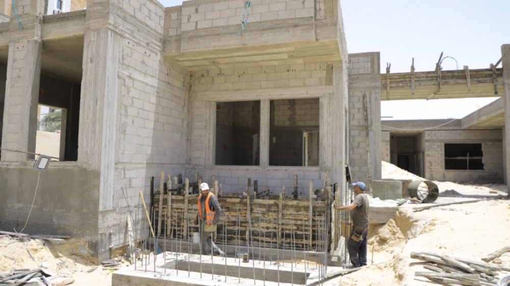بلدية خان يونس تستكمل أعمال التشطيبات الداخلية للمبنى الإداري