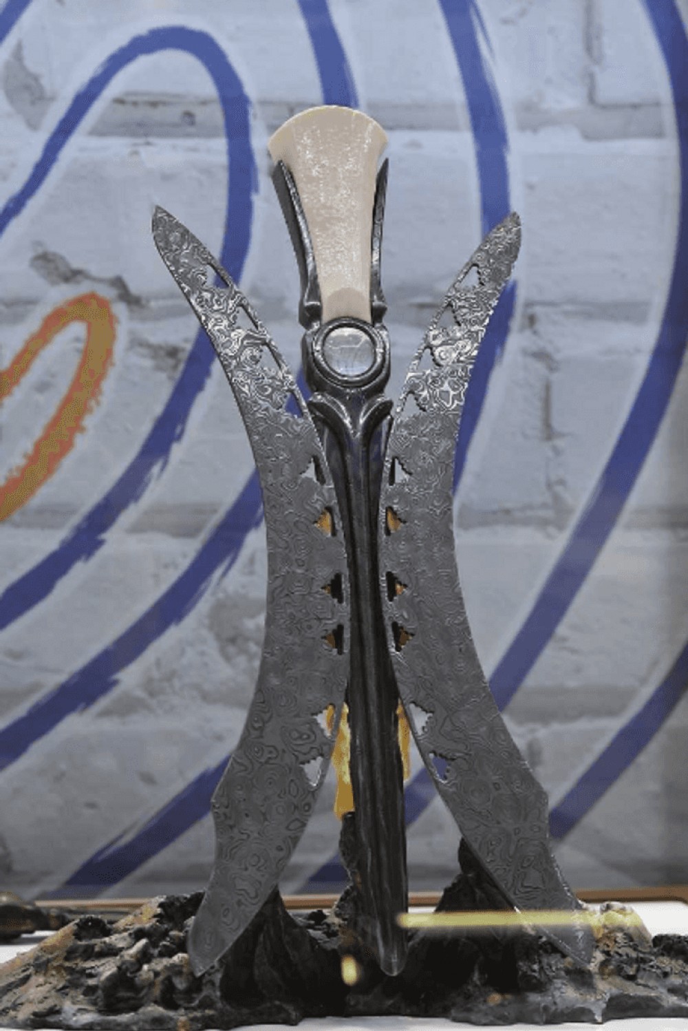 196-142249-first-knife-auction-2