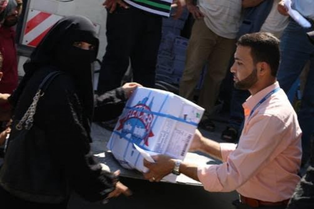 مؤسسات أردنية تقدم مساعدات غذائية للاجئين في غزة