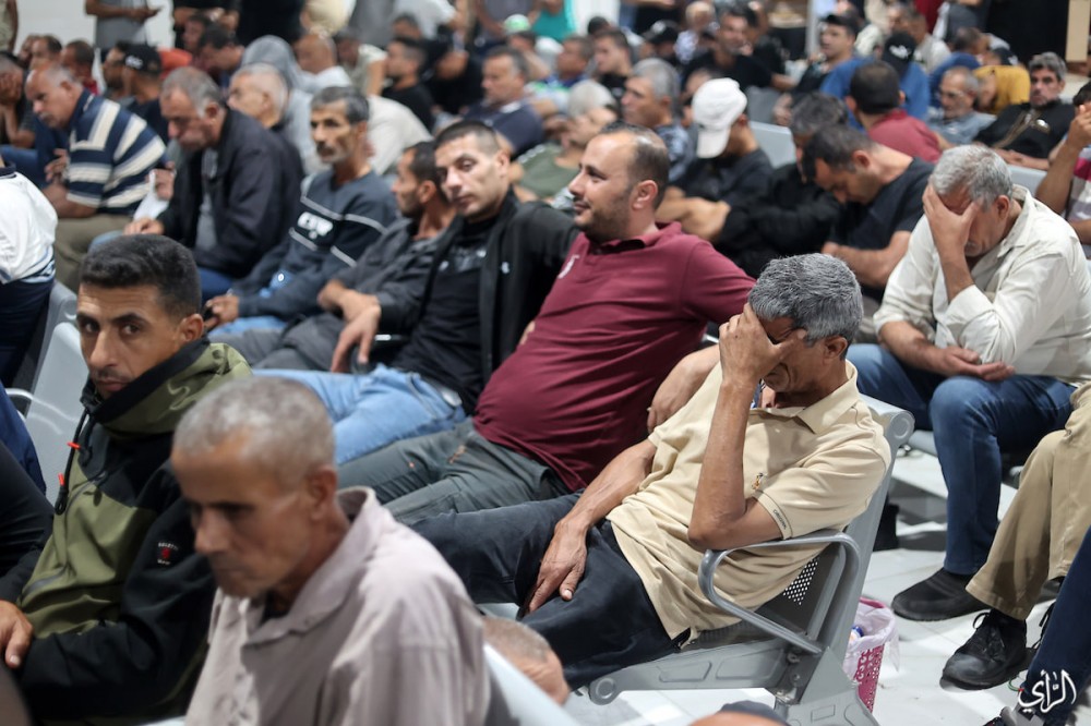 عمال فلسطينيون في حاجز بيت حانون  