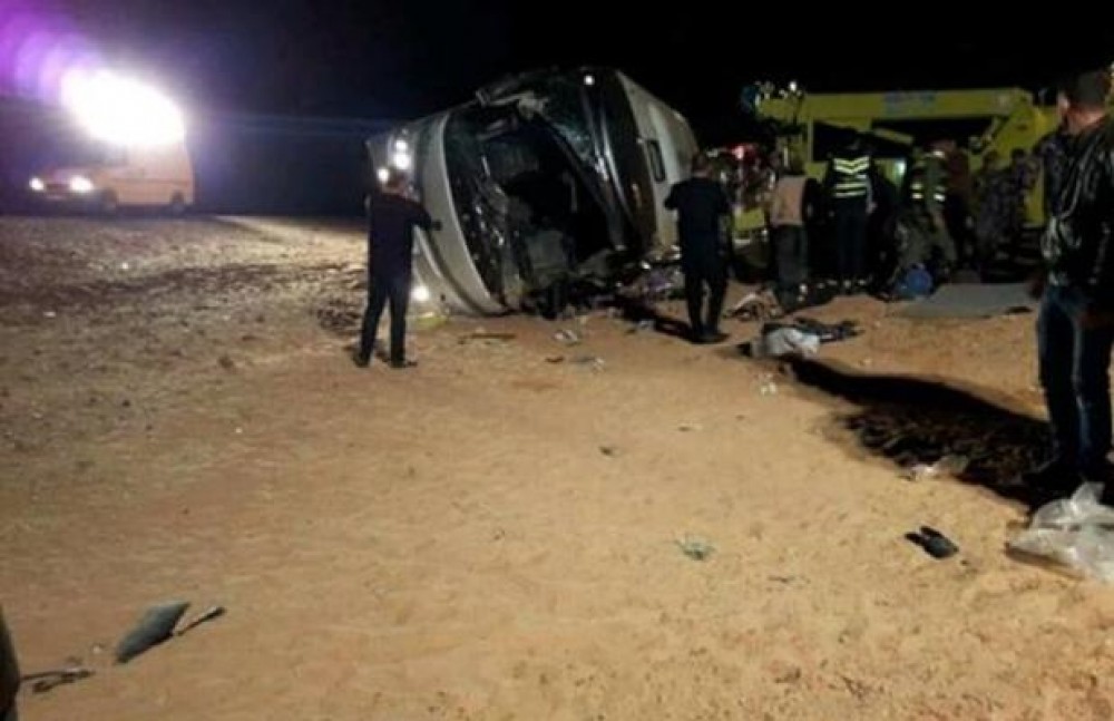 الحافلة المنقلبة