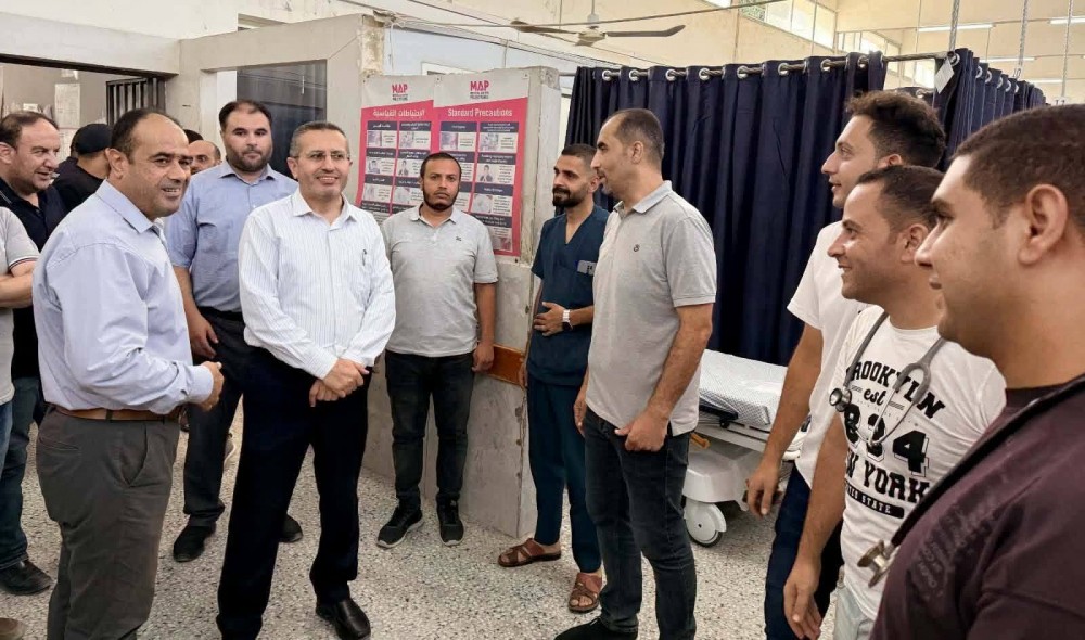مدير عام المستشفيات يتفقد مشاريع الترميم بمجمع الشفاء الطبي