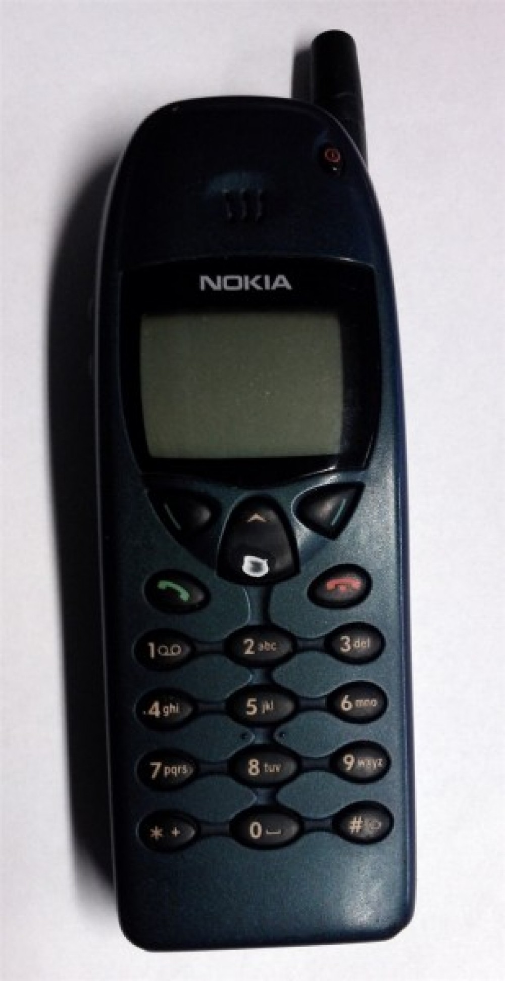 أزمة الهواتف القديمة.. 5 مليار إلى النفايات 