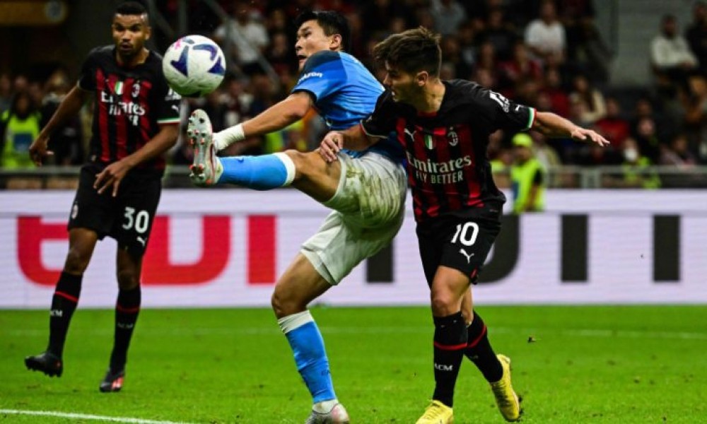 ضربة رأس من سيميوني تمنح نابولي الفوز 2-1 في ملعب ميلان